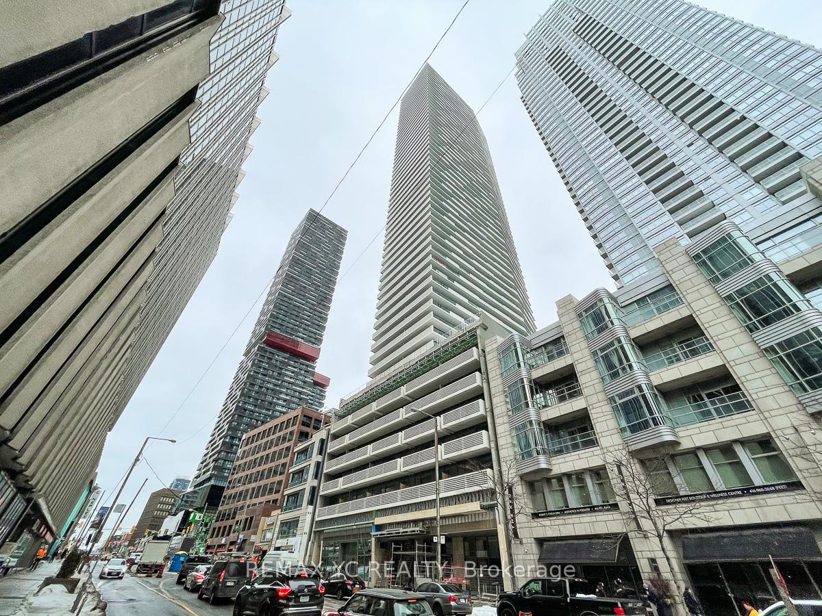 2221-yonge-street-toronto-ontario-c12345411