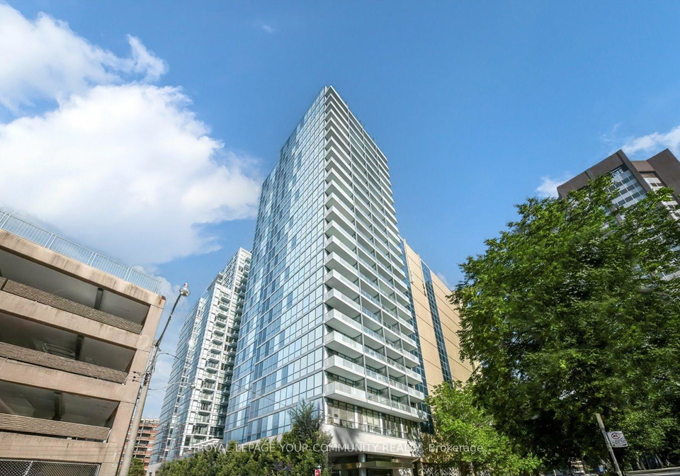 210-simcoe-street-toronto-ontario-c12346075