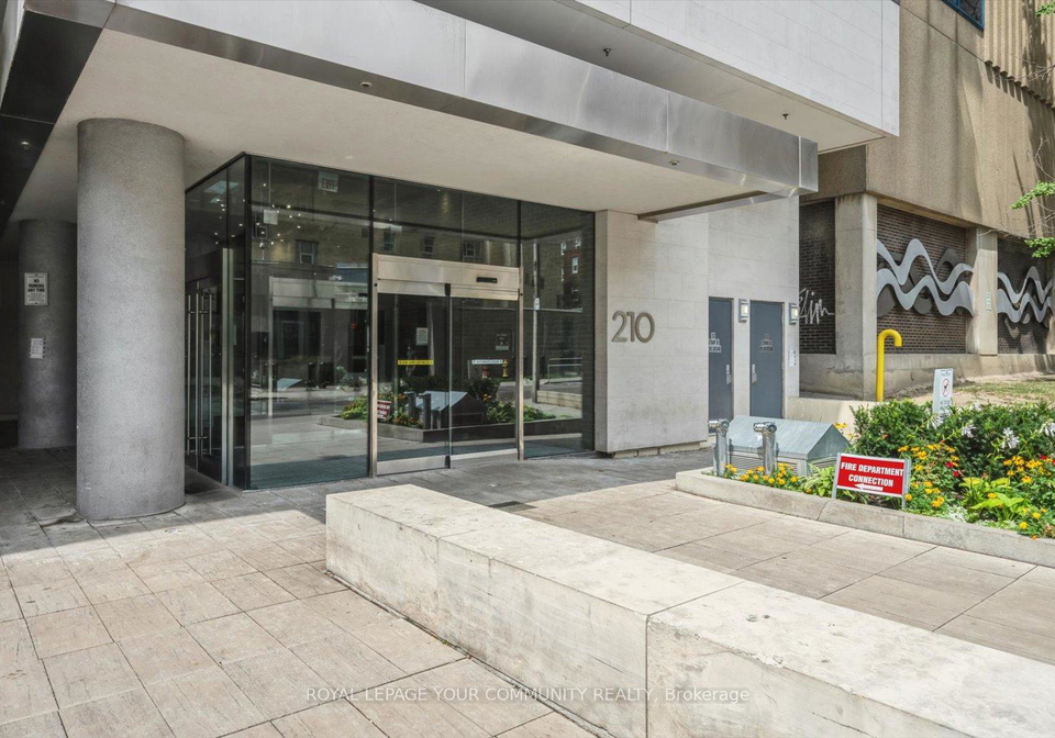 210-simcoe-street-toronto-ontario-c12346075