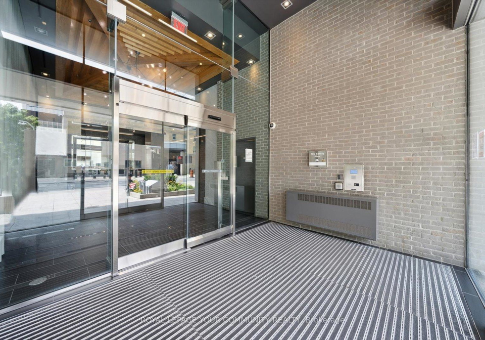 210-simcoe-street-toronto-ontario-c12346075