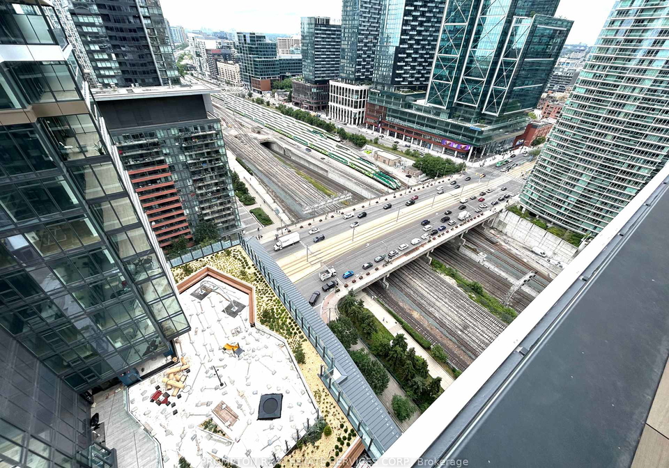 1-concord-cityplace-way-toronto-ontario-c12346181