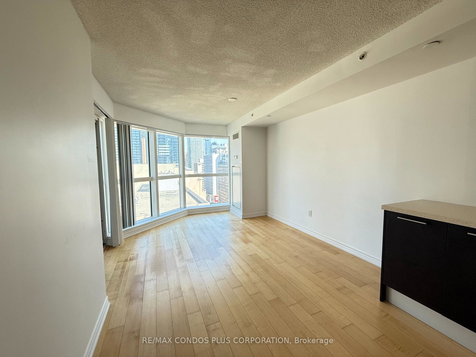 386-yonge-street-toronto-ontario-c12346413