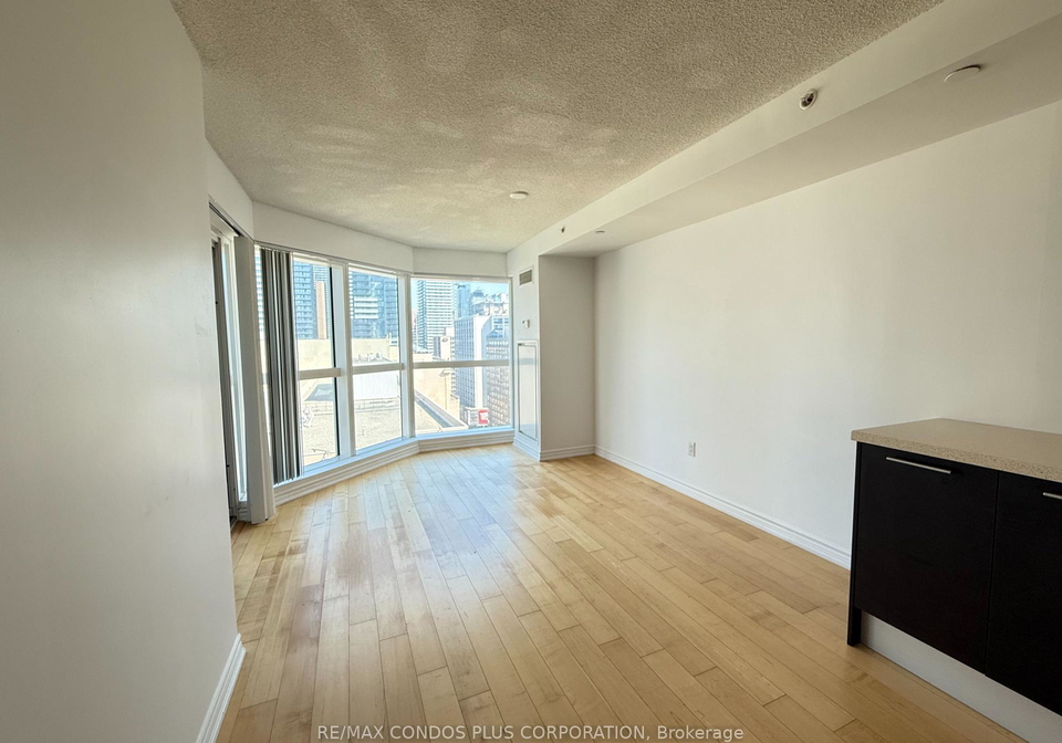 386-yonge-street-toronto-ontario-c12346413
