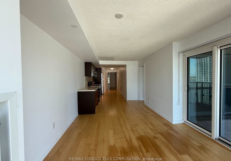 386-yonge-street-toronto-ontario-c12346413