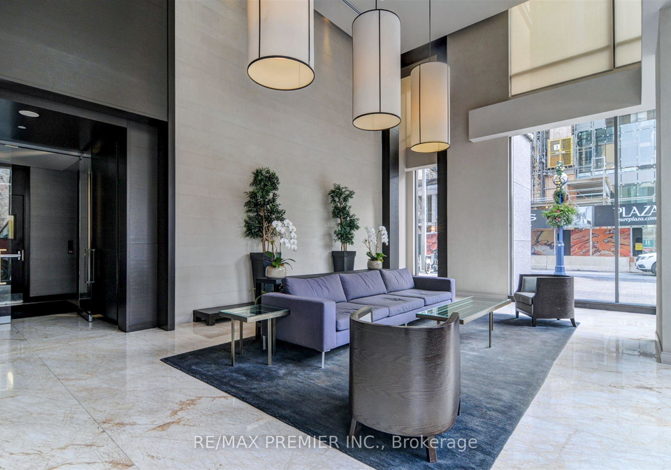 18-yorkville-avenue-toronto-ontario-c12346638