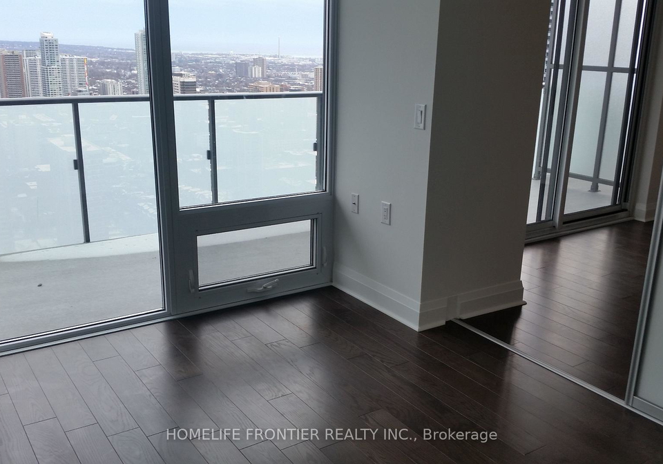 1080-bay-street-toronto-ontario-c12346844