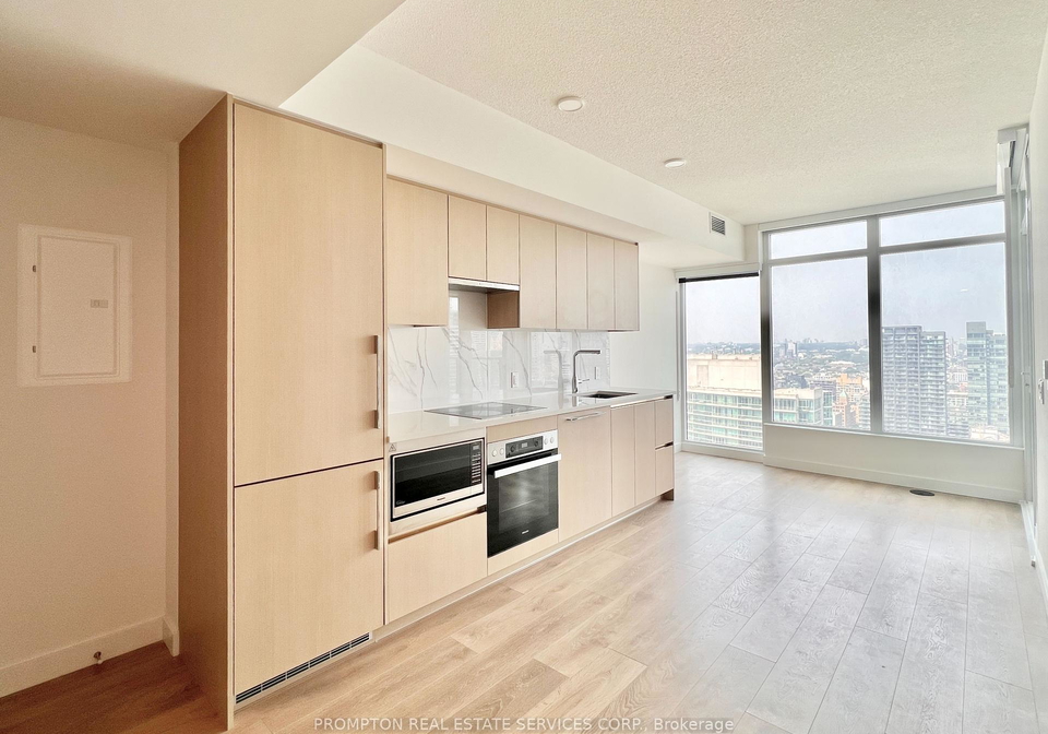 1-concord-cityplace-way-toronto-ontario-c12347148