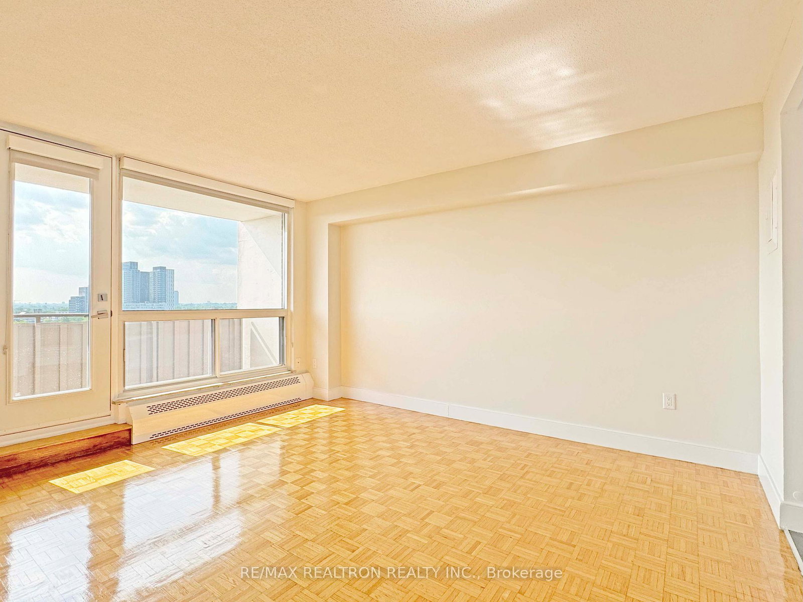 666-spadina-avenue-toronto-ontario-c12347486