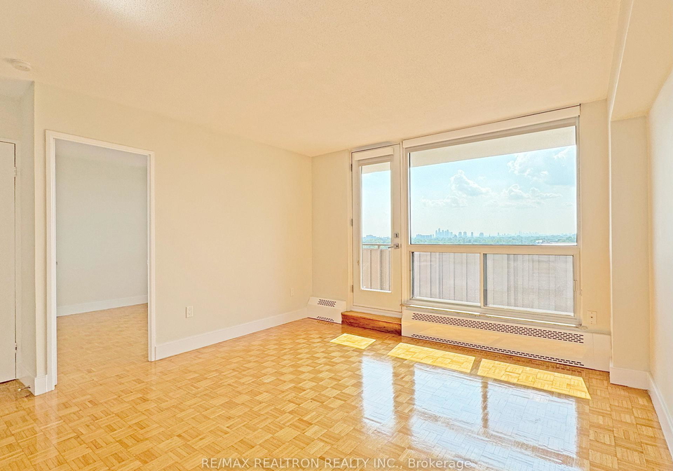 666-spadina-avenue-toronto-ontario-c12347486