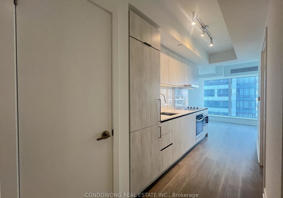 8-wellesley-street-w-toronto-ontario-c12347533