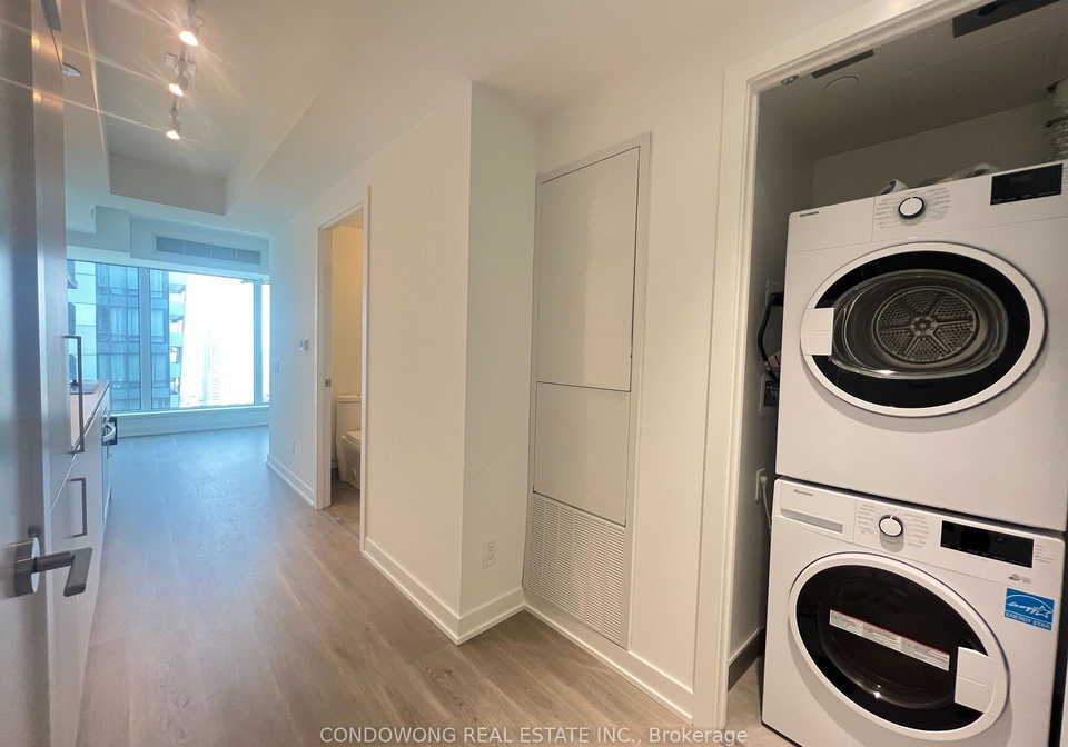 8-wellesley-street-w-toronto-ontario-c12347533