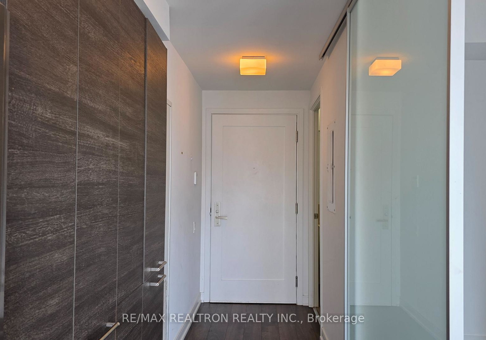 28-wellesley-street-e-toronto-ontario-c12347667