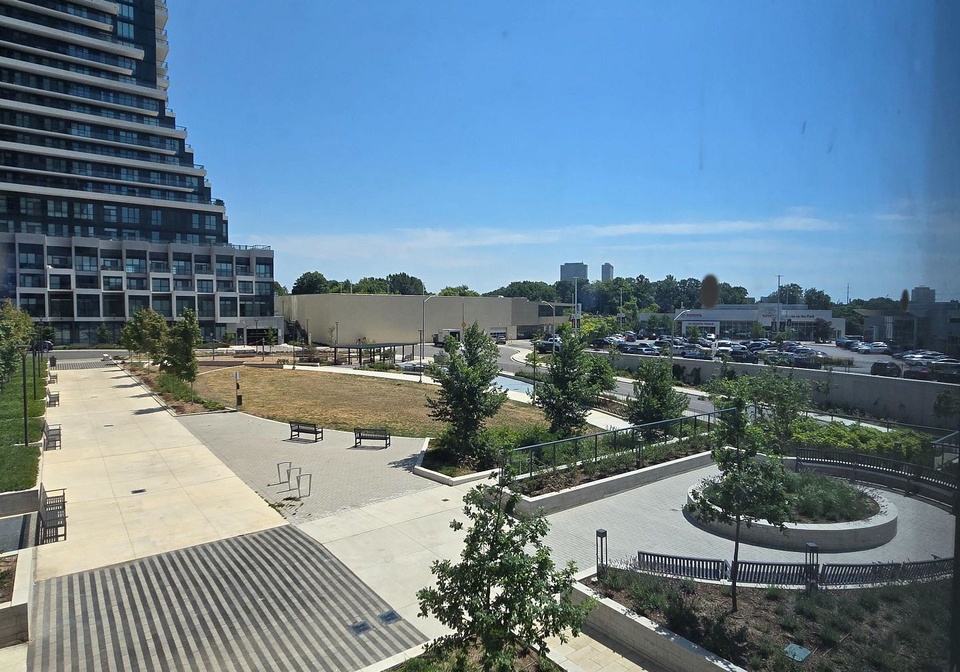10-inn-on-the-park-drive-north-york-ontario-c12348123