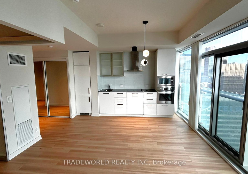 14-york-street-toronto-ontario-c12348822