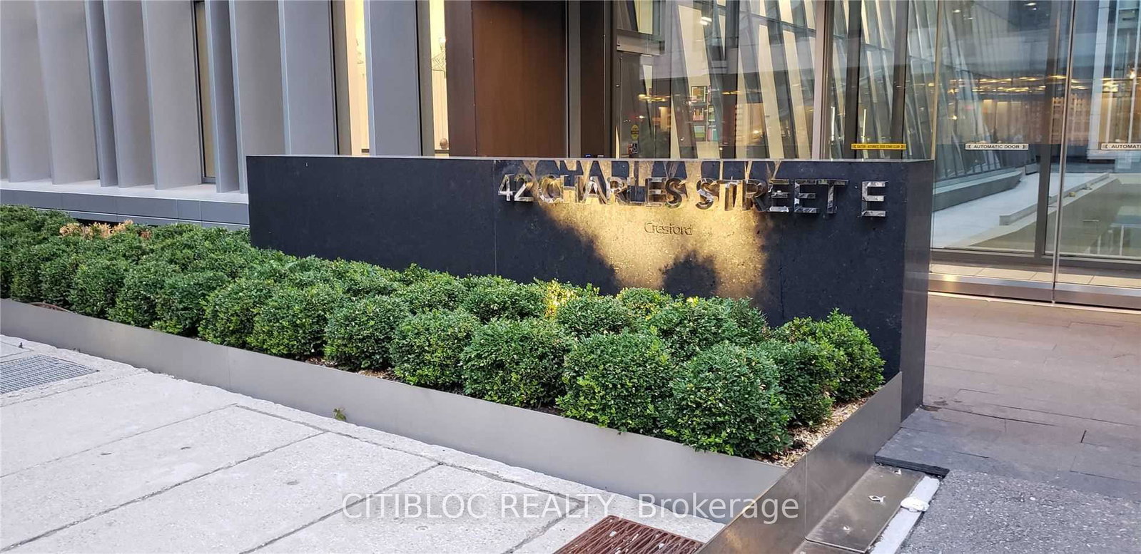 42-charles-street-e-toronto-ontario-c12349011