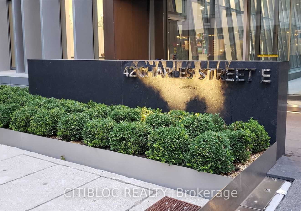 42-charles-street-e-toronto-ontario-c12349011