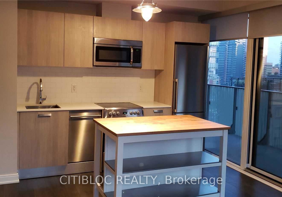 42-charles-street-e-toronto-ontario-c12349011