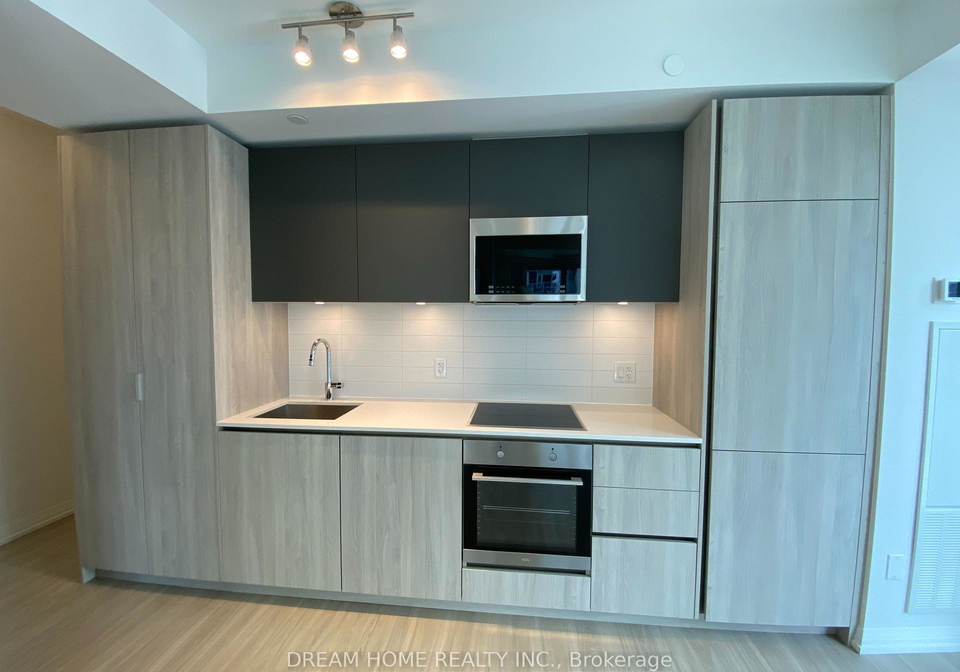 8-widmer-street-toronto-ontario-c12349044