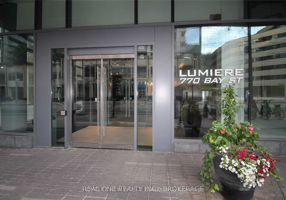 770-bay-street-toronto-ontario-c12349100