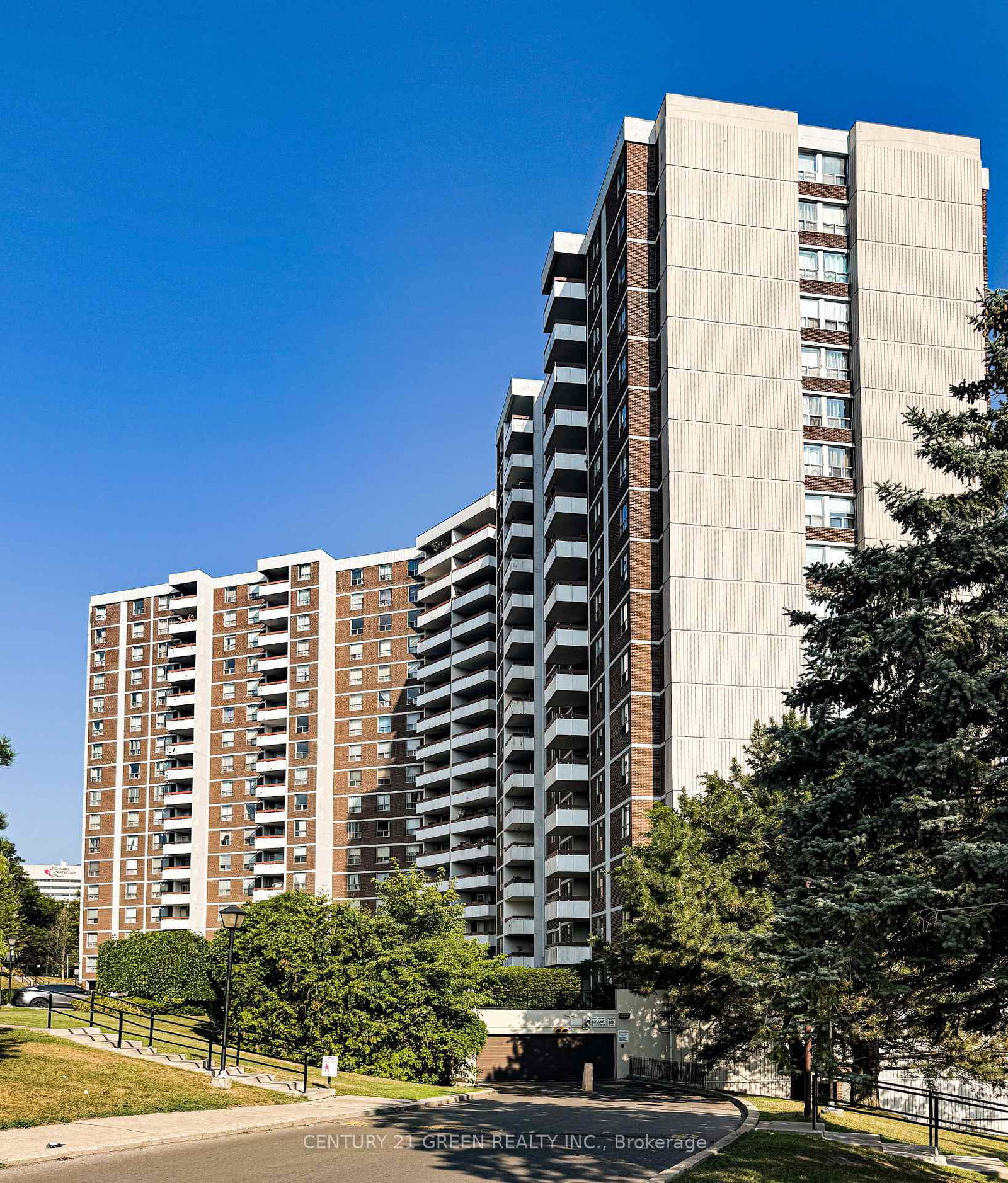 10-edgecliff-golfway-east-york-ontario-c12349349