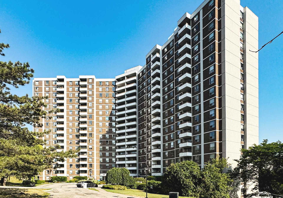10-edgecliff-golfway-east-york-ontario-c12349349