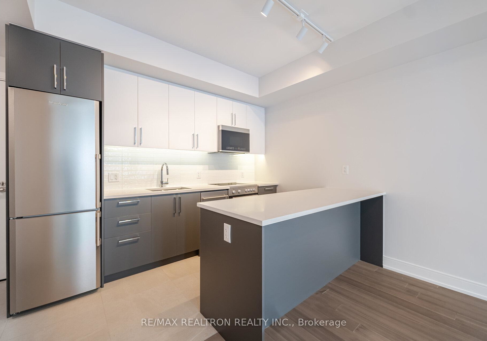 664-spadina-avenue-toronto-ontario-c12349747