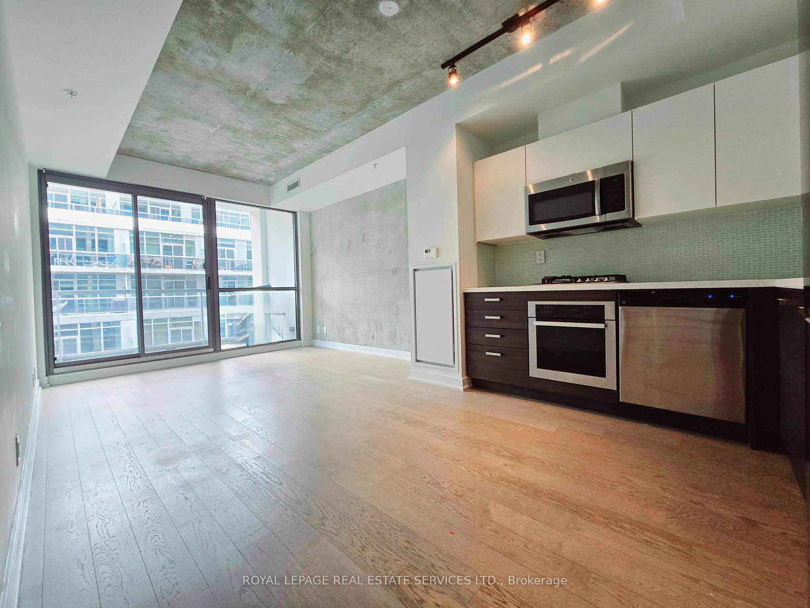 39-brant-street-toronto-ontario-c12350183