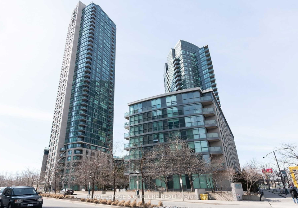 219-fort-york-boulevard-toronto-ontario-c12350435