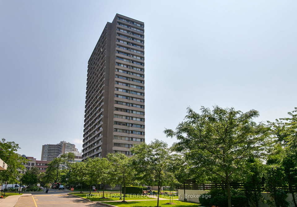 715-don-mills-road-east-york-ontario-c12350691