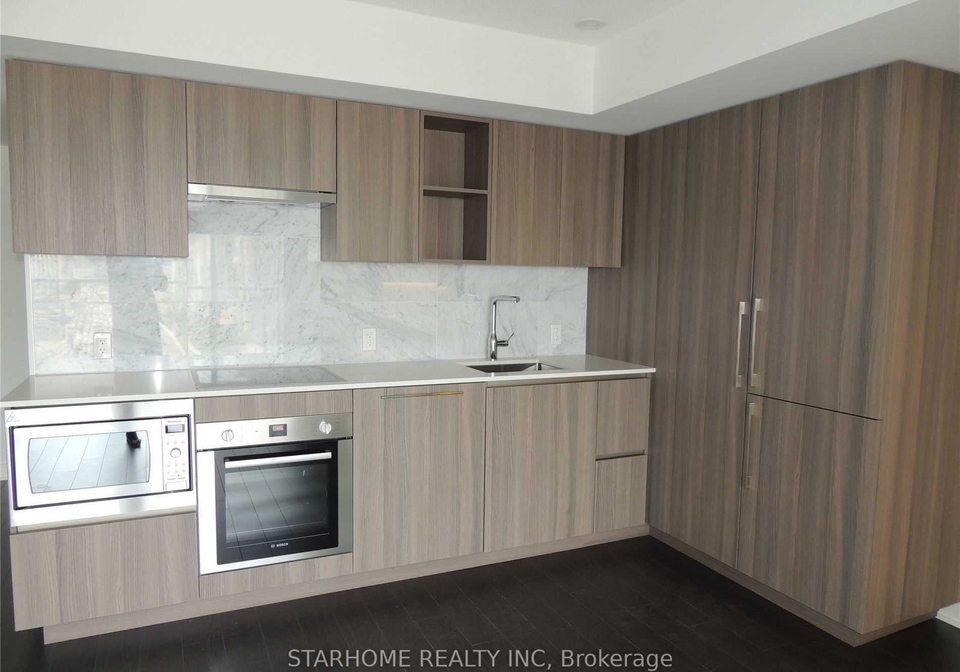 17-bathurst-street-toronto-ontario-c12350799
