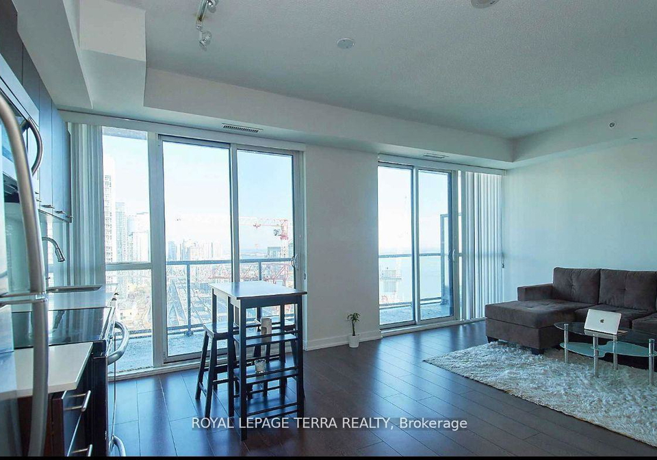 20-bruyeres-mews-toronto-ontario-c12350806