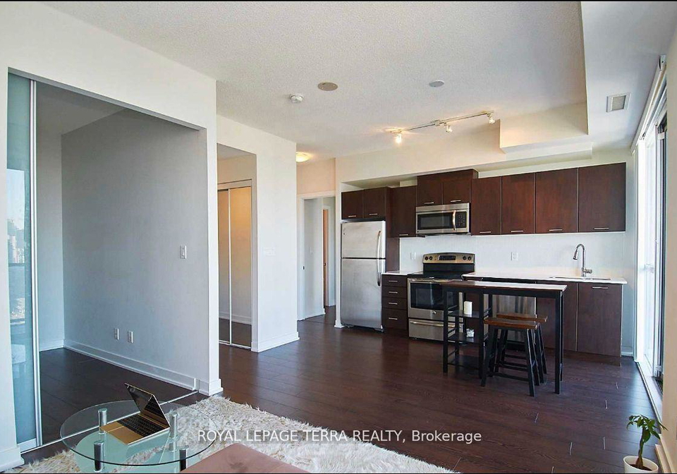 20-bruyeres-mews-toronto-ontario-c12350806