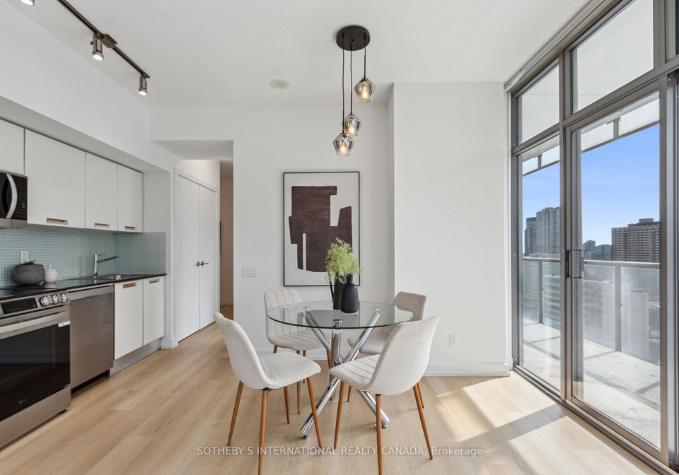 33-charles-street-e-toronto-ontario-c12351238
