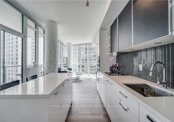 32-davenport-road-toronto-ontario-c12351295