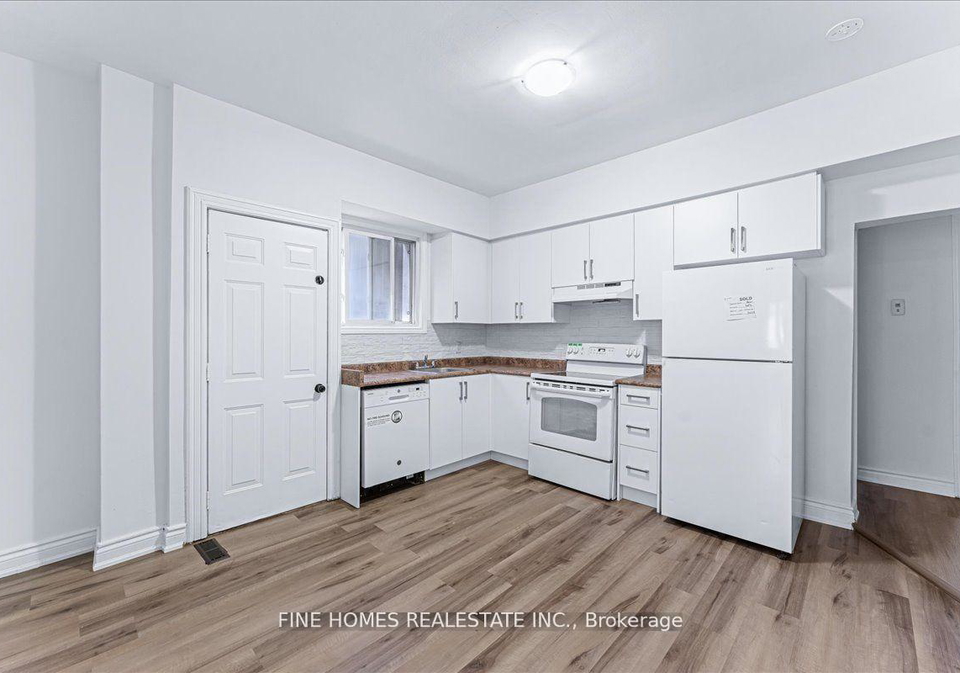 390-oakowood-avenue-toronto-ontario-c12352639