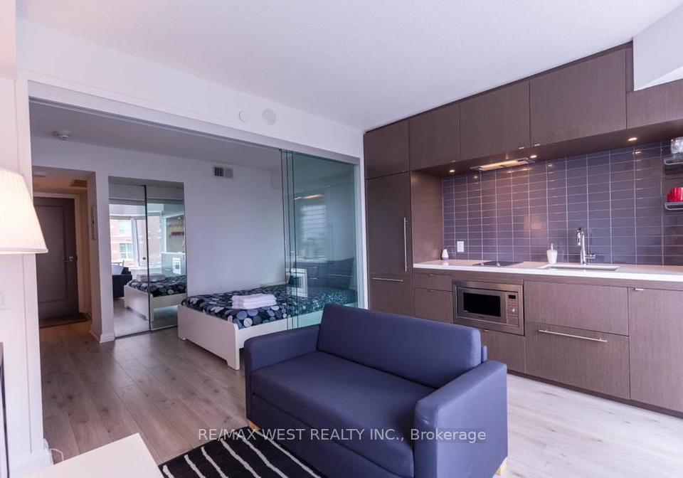 155-yorkville-avenue-toronto-ontario-c12352823