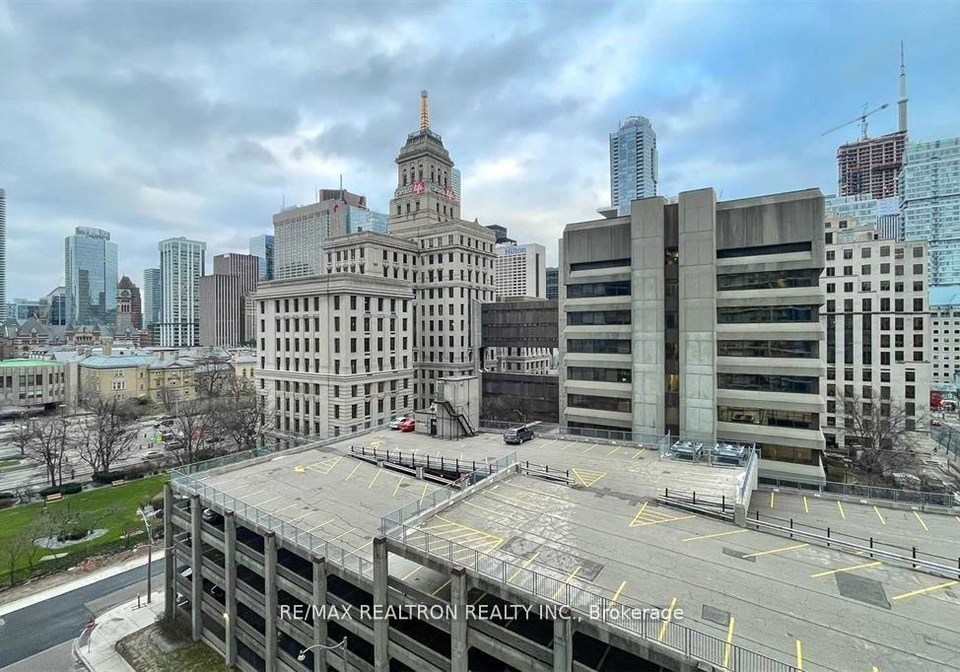210-simcoe-street-toronto-ontario-c12353077