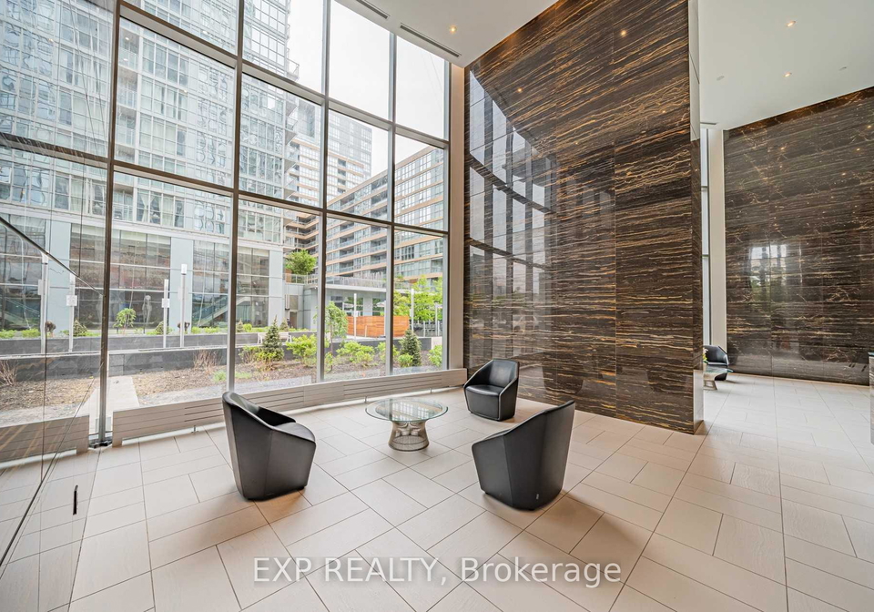 21-iceboat-terrace-toronto-ontario-c12353542