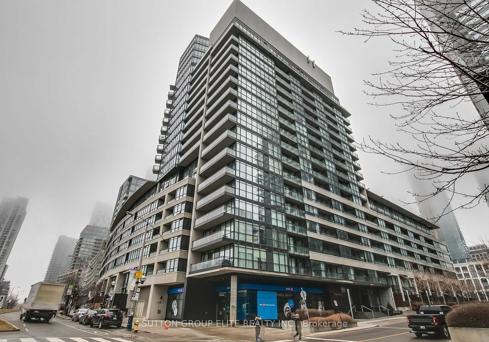 8-telegram-mews-toronto-ontario-c12353833