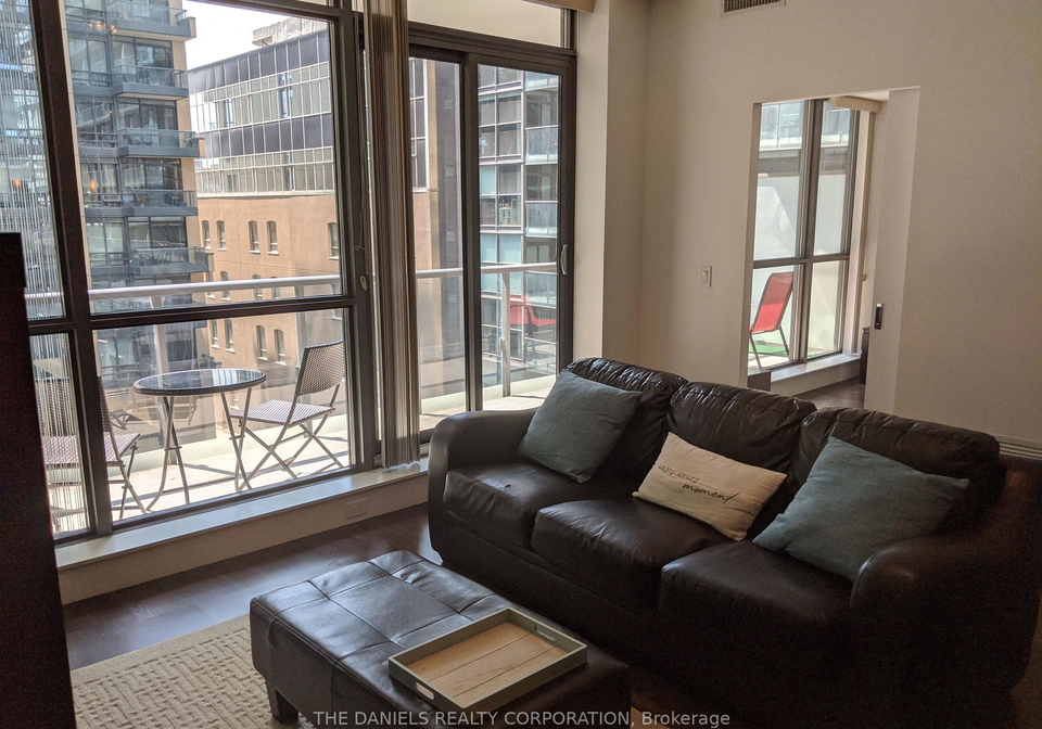 8-charlotte-street-w-toronto-ontario-c12353928