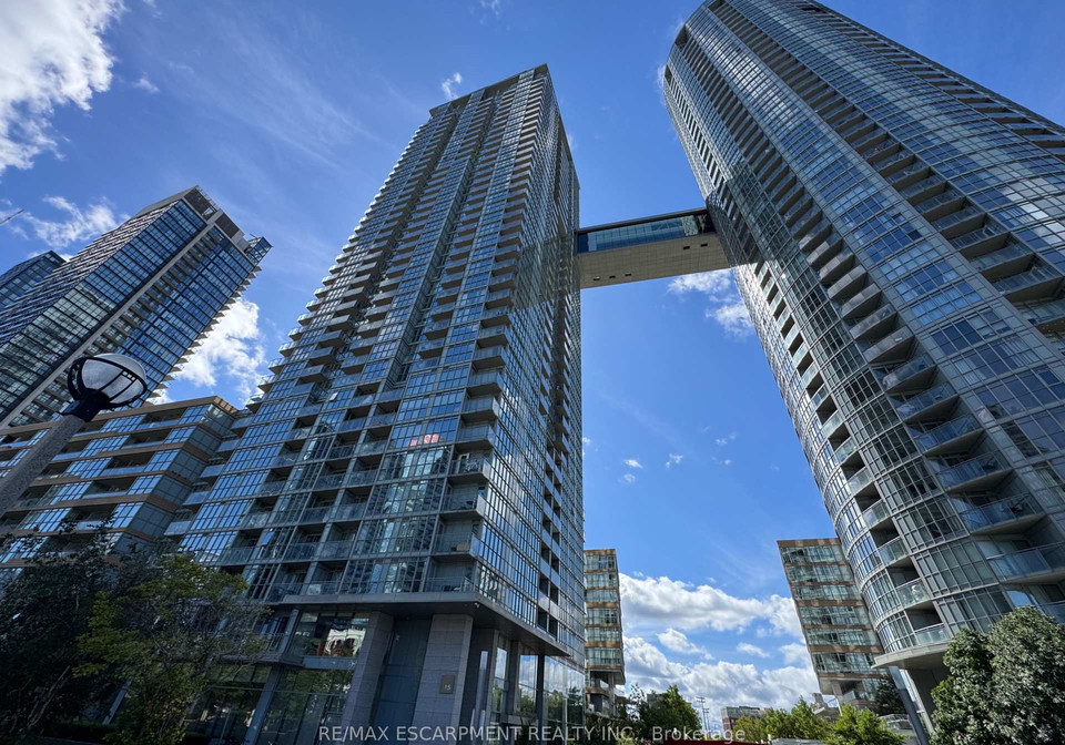 15-iceboat-terrace-toronto-ontario-c12353936