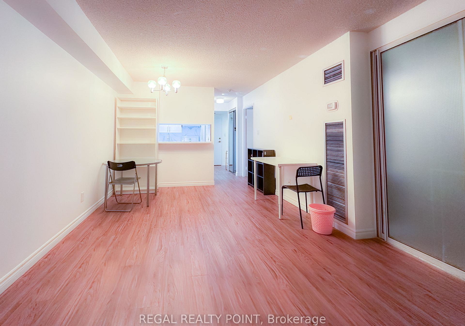 633-bay-street-toronto-ontario-c12353984