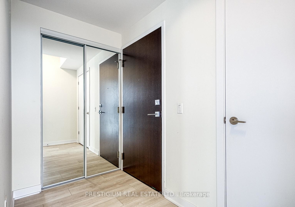 2221-yonge-street-toronto-ontario-c12354013