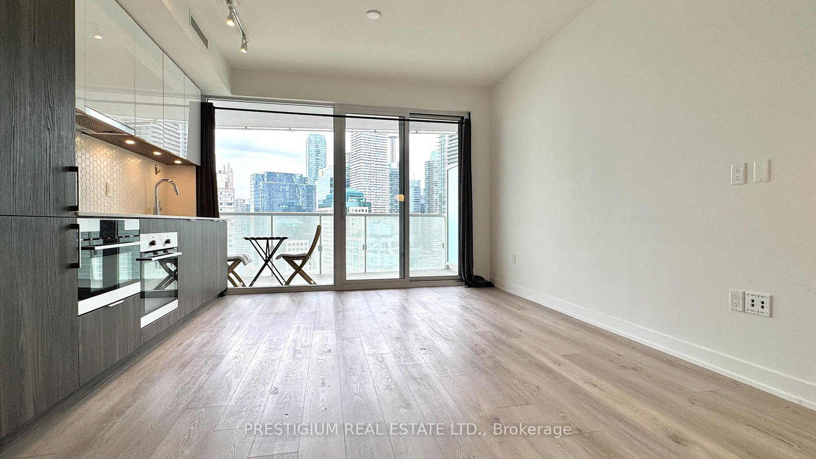 15-queens-quay-e-toronto-ontario-c12354014
