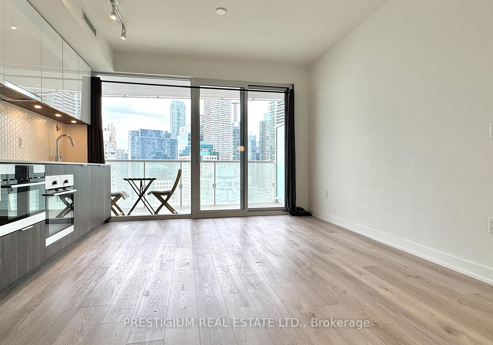 15-queens-quay-e-toronto-ontario-c12354014