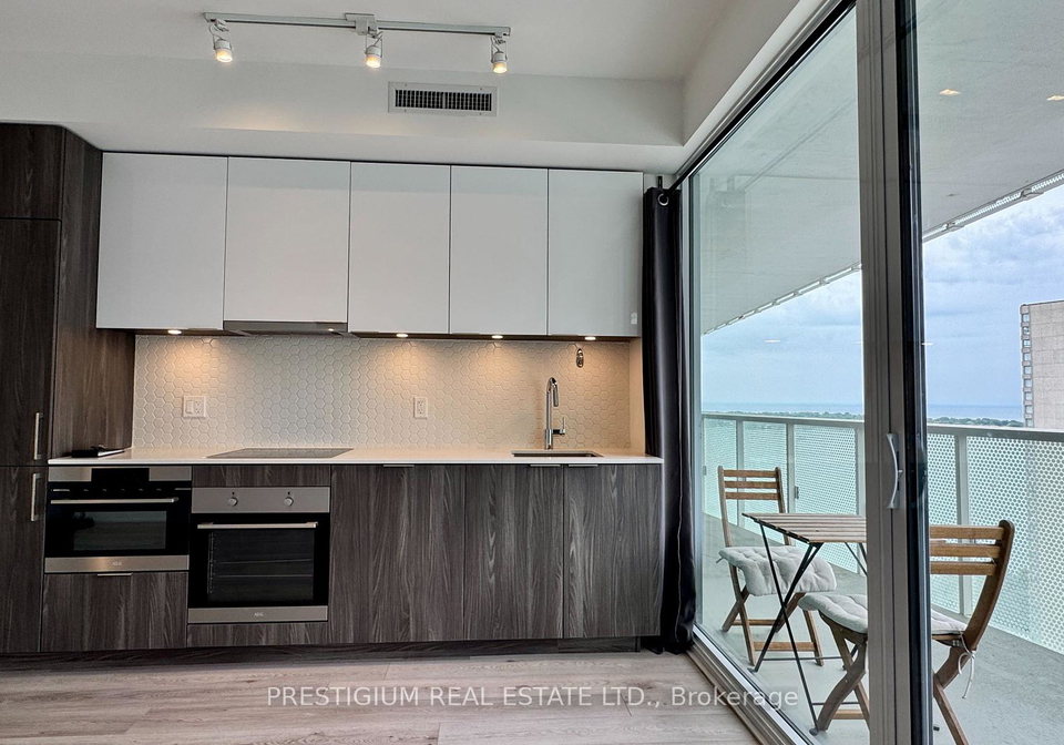 15-queens-quay-e-toronto-ontario-c12354014