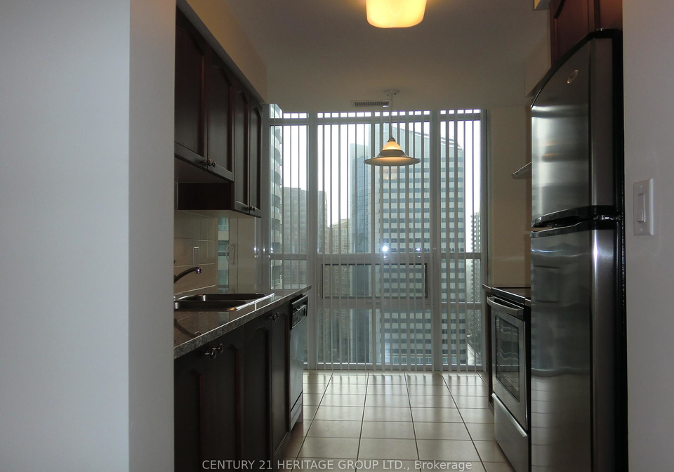 35-hollywood-avenue-north-york-ontario-c12354026
