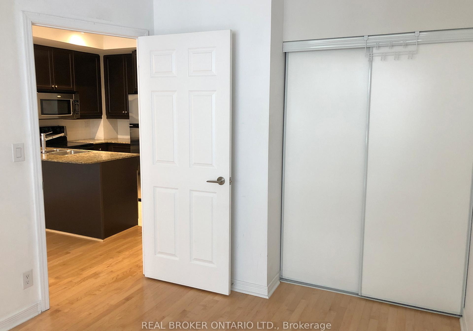 736-spadina-avenue-toronto-ontario-c12354240