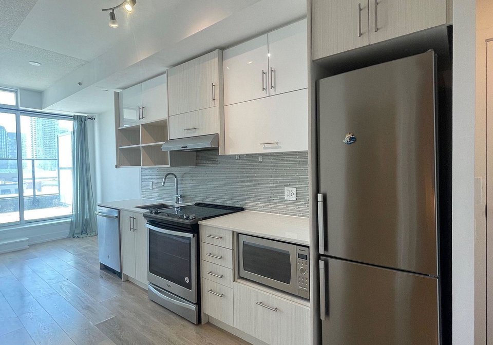 128-fairview-mall-drive-north-york-ontario-c12354422