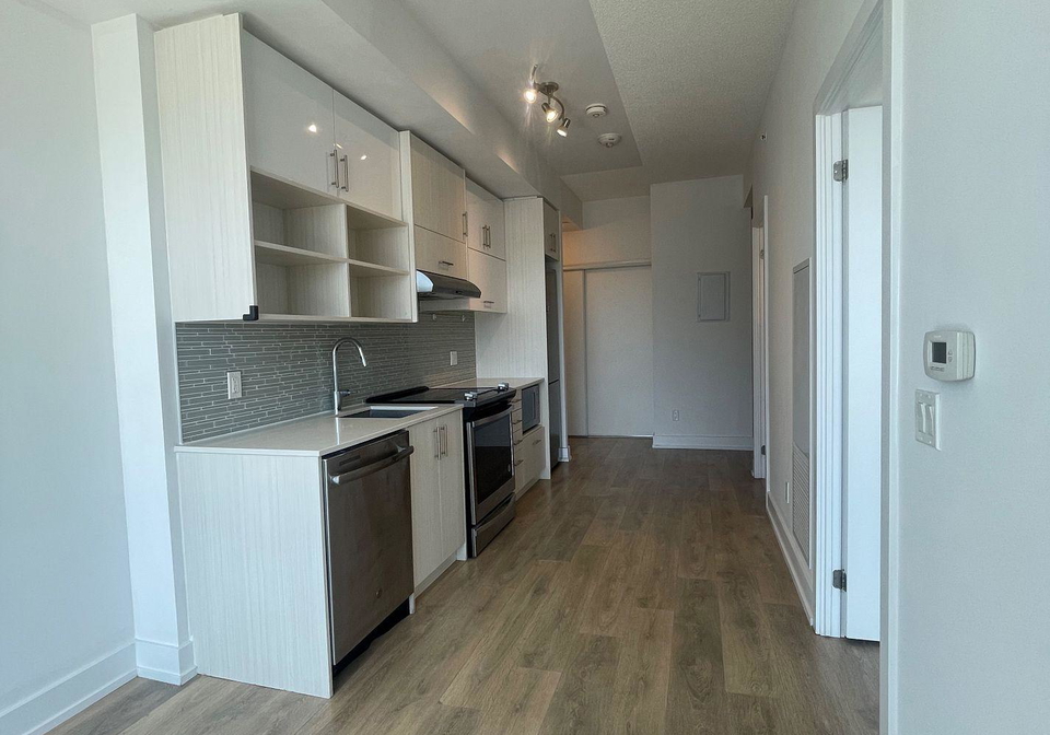 128-fairview-mall-drive-north-york-ontario-c12354422